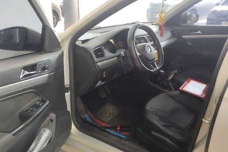 Used Volkswagen Lavida 2015 1.6L Automatic Fashion Edition Driver Seat