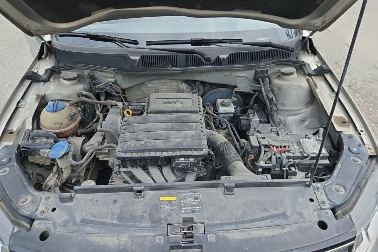 Used Volkswagen Lavida 2015 1.6L Automatic Fashion Edition Engine Bay