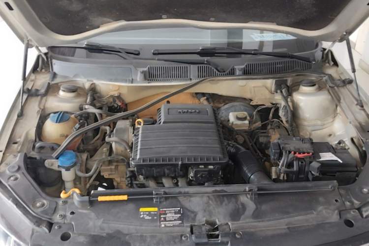 Used Volkswagen Lavida 2015 1.6L Automatic Fashion Edition Engine Bay
