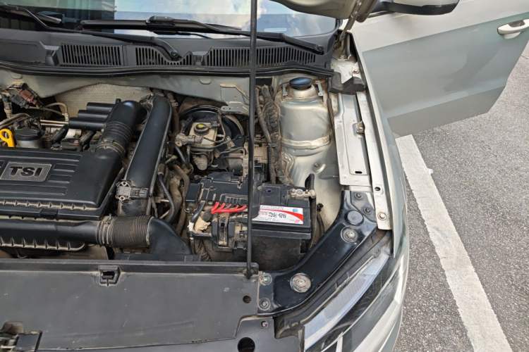 Used Volkswagen Lavida 2015 230TSI DSG Comfort Edition Engine Bay Left