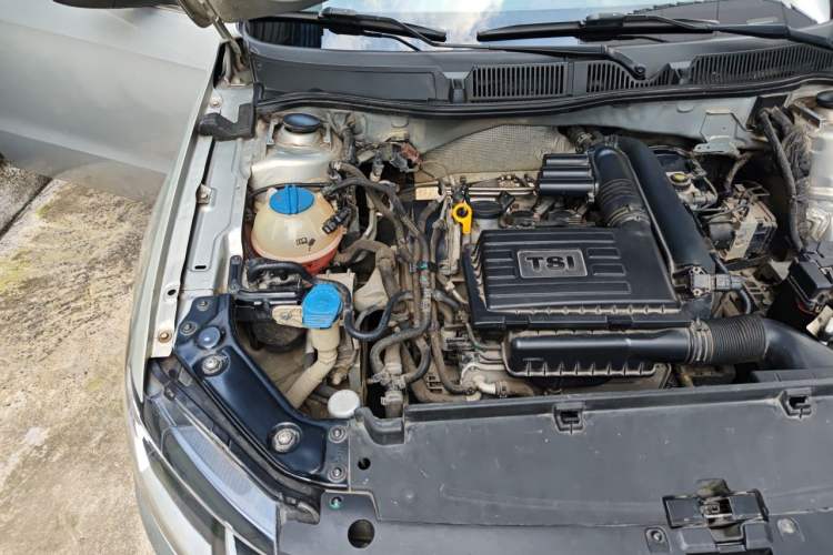 Used Volkswagen Lavida 2015 230TSI DSG Comfort Edition Engine Bay Right