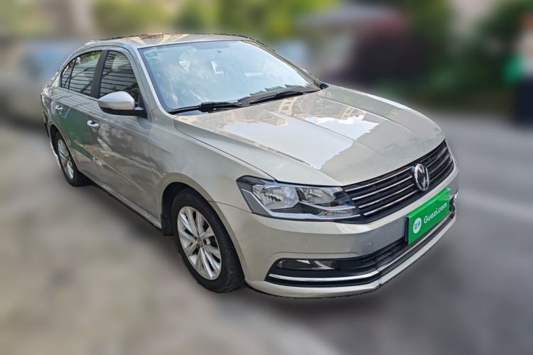 Used Volkswagen Lavida 2015 230TSI DSG Comfort Edition Front Right 45 Deg