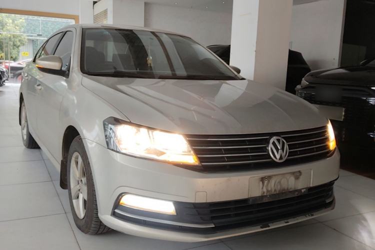Used Volkswagen Lavida 2015 1.6L Automatic Fashion Edition Front Right 45 Deg