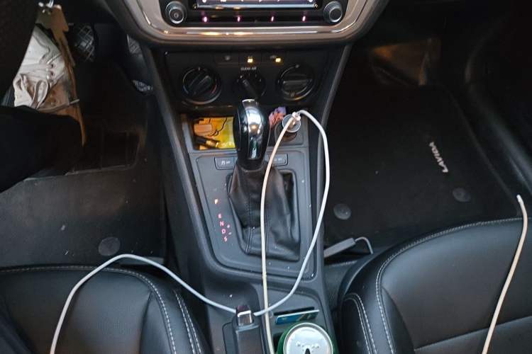 Used Volkswagen Lavida 2015 1.6L Automatic Fashion Edition Gear Lever