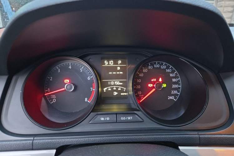 Used Volkswagen Lavida 2015 1.6L Automatic Fashion Edition Instrument Cluster