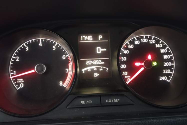 Used Volkswagen Lavida 2015 1.6L Automatic Fashion Edition Instrument Cluster