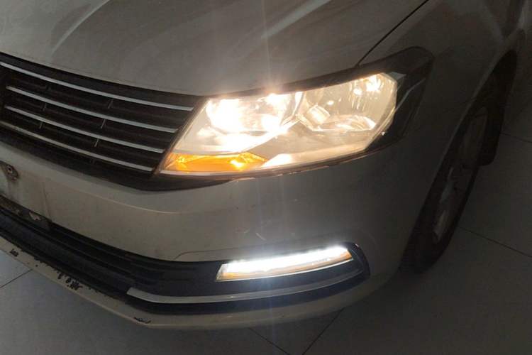 Used Volkswagen Lavida 2015 1.6L Automatic Fashion Edition Left Front Headlight