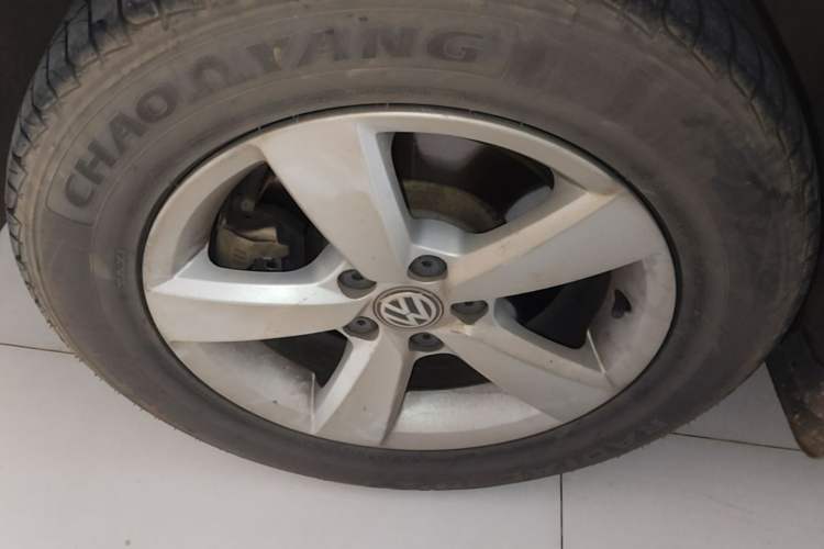 Used Volkswagen Lavida 2015 1.6L Automatic Fashion Edition Left Front Wheel Hub