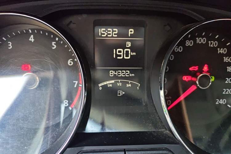 Used Volkswagen Lavida 2015 230TSI DSG Comfort Edition Odometer Close Up