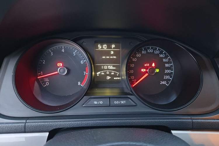 Used Volkswagen Lavida 2015 1.6L Automatic Fashion Edition Odometer Close Up