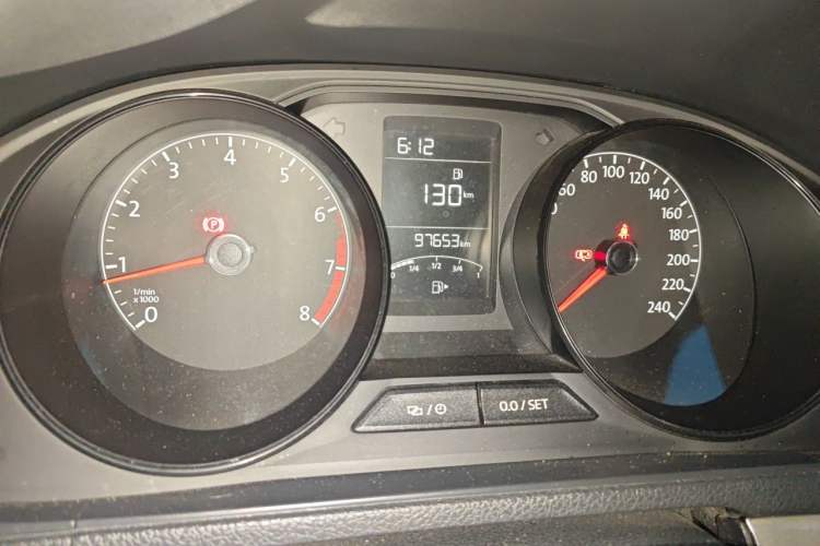 Used Volkswagen Lavida 2015 1.6L Manual Fashion Edition Odometer Close Up
