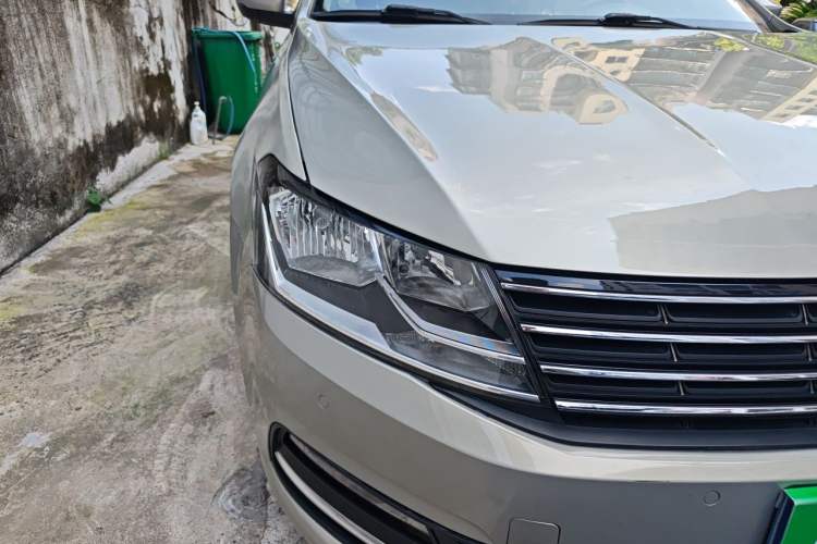 Used Volkswagen Lavida 2015 230TSI DSG Comfort Edition Right Front Headlight