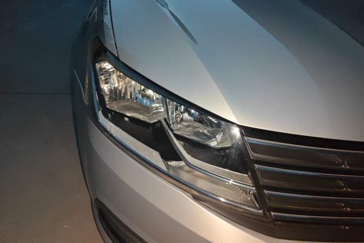 Used Volkswagen Lavida 2015 1.6L Manual Fashion Edition Right Front Headlight