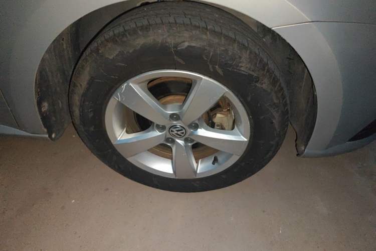 Used Volkswagen Lavida 2015 1.6L Manual Fashion Edition Right Front Wheel Hub