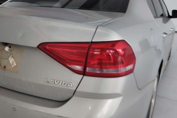 Used Volkswagen Lavida 2015 1.6L Automatic Fashion Edition Right Rear Taillight
