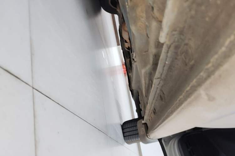 Used Volkswagen Lavida 2015 1.6L Automatic Fashion Edition Right Side Sill