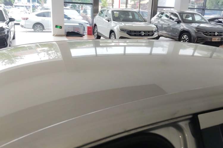 Used Volkswagen Lavida 2015 1.6L Automatic Fashion Edition Roof