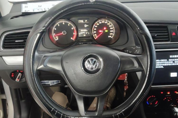 Used Volkswagen Lavida 2015 1.6L Automatic Fashion Edition Steering Wheel