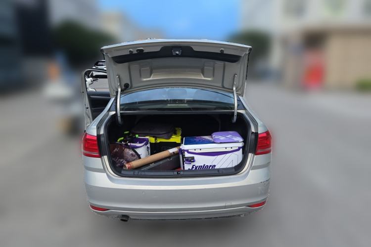 Used Volkswagen Lavida 2015 1.6L Automatic Fashion Edition Trunk