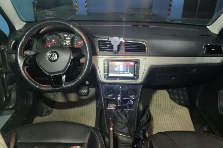 Used Volkswagen Lavida 2015 1.6L Automatic Comfort Edition Center Console