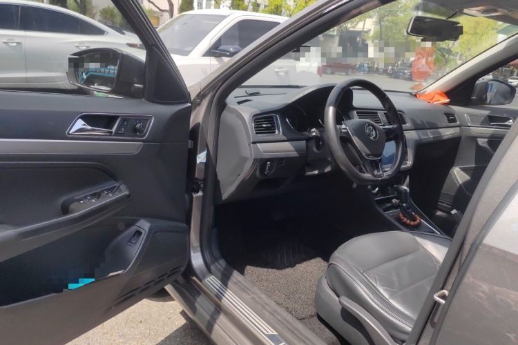 Used Volkswagen Lavida 2015 1.6L Automatic Comfort Edition Driver Seat