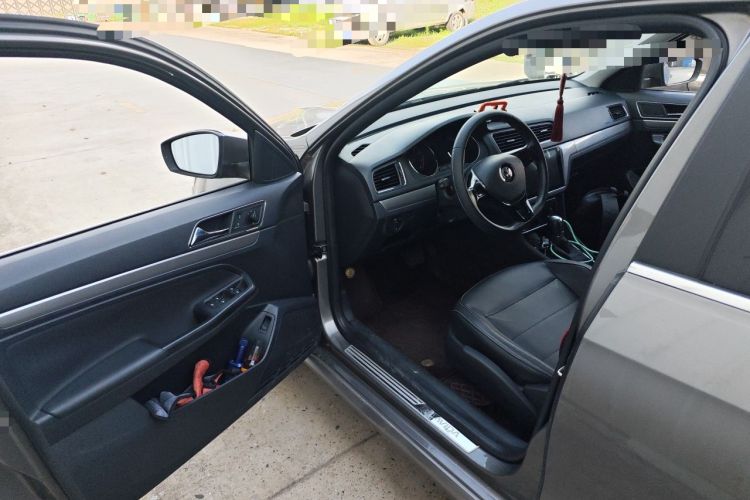 Used Volkswagen Lavida 2015 1.6L Automatic Comfort Edition Driver Seat