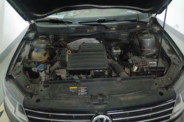 Used Volkswagen Lavida 2015 1.6L Automatic Comfort Edition Engine Bay