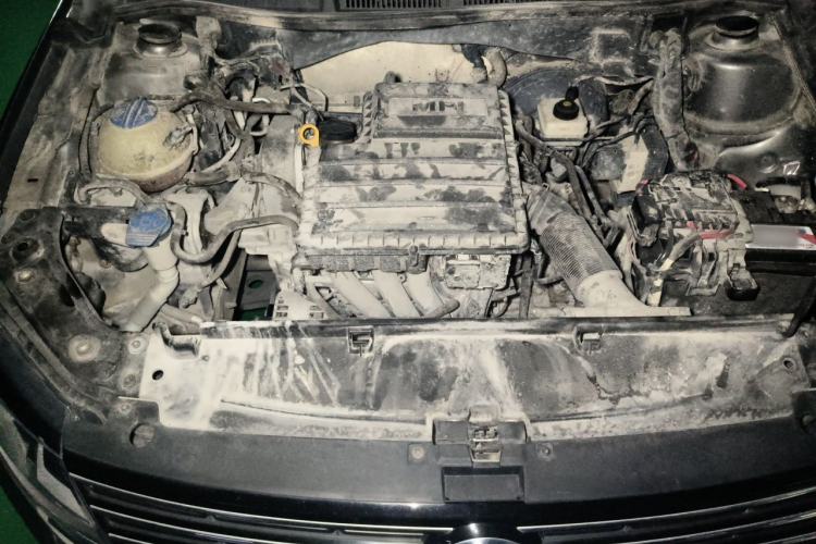 Used Volkswagen Lavida 2015 1.6L Automatic Comfort Edition Engine Bay