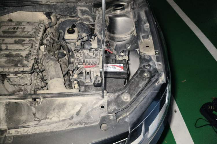 Used Volkswagen Lavida 2015 1.6L Automatic Comfort Edition Engine Bay Left