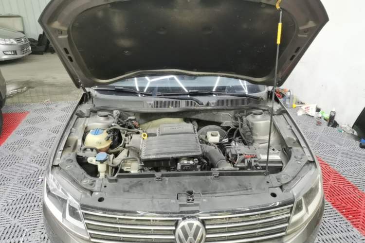 Used Volkswagen Lavida 2015 1.6L Automatic Comfort Edition Engine Bay