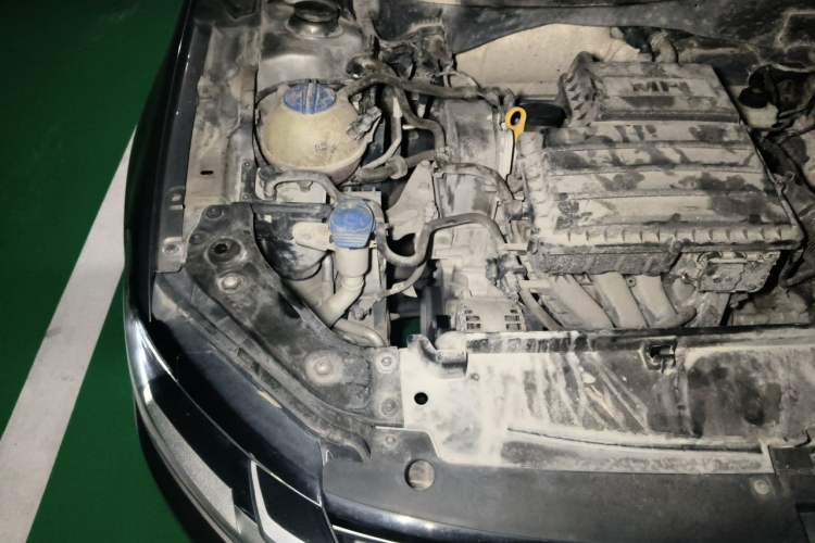 Used Volkswagen Lavida 2015 1.6L Automatic Comfort Edition Engine Bay Right