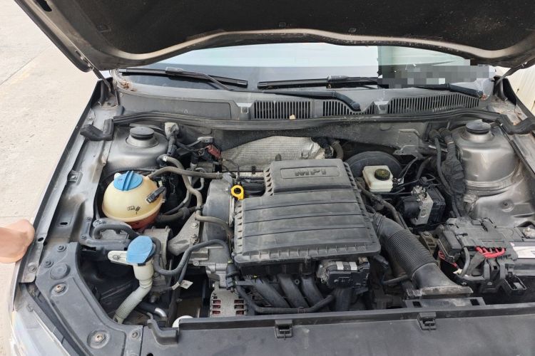 Used Volkswagen Lavida 2015 1.6L Automatic Comfort Edition Engine Bay Right