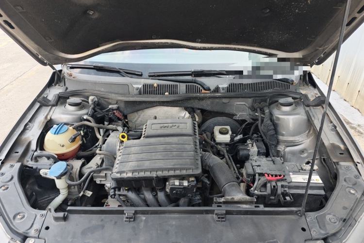 Used Volkswagen Lavida 2015 1.6L Automatic Comfort Edition Engine Bay