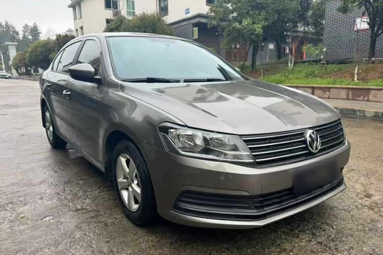Used Volkswagen Lavida 2015 1.6L Automatic Fashion Edition Exterior 2