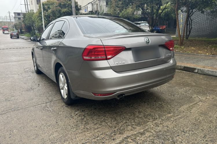 Used Volkswagen Lavida 2015 1.6L Automatic Fashion Edition Exterior 3