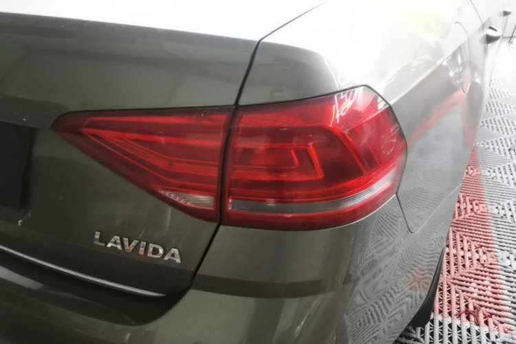 Used Volkswagen Lavida 2015 1.6L Automatic Comfort Edition Exterior 3