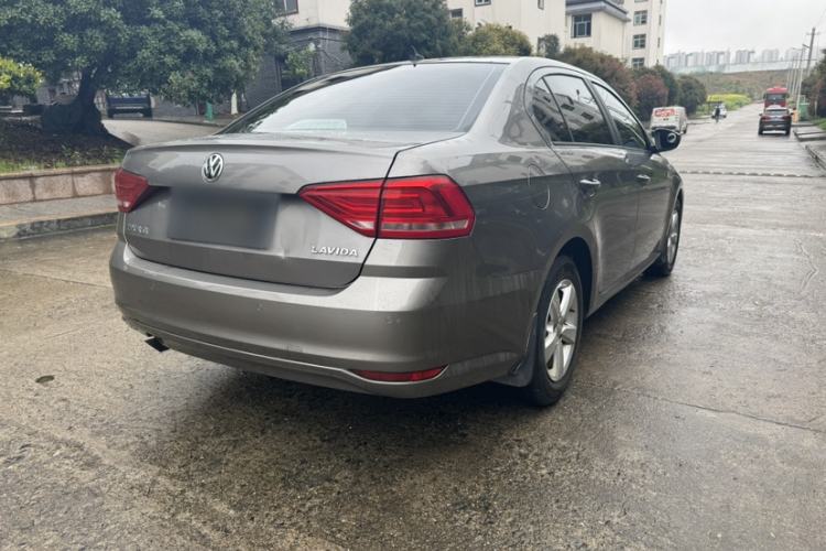 Used Volkswagen Lavida 2015 1.6L Automatic Fashion Edition Exterior 5