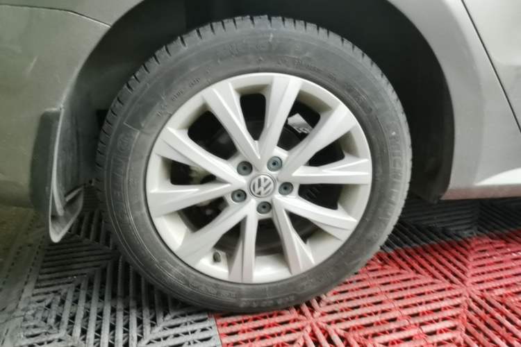 Used Volkswagen Lavida 2015 1.6L Automatic Comfort Edition Exterior 5