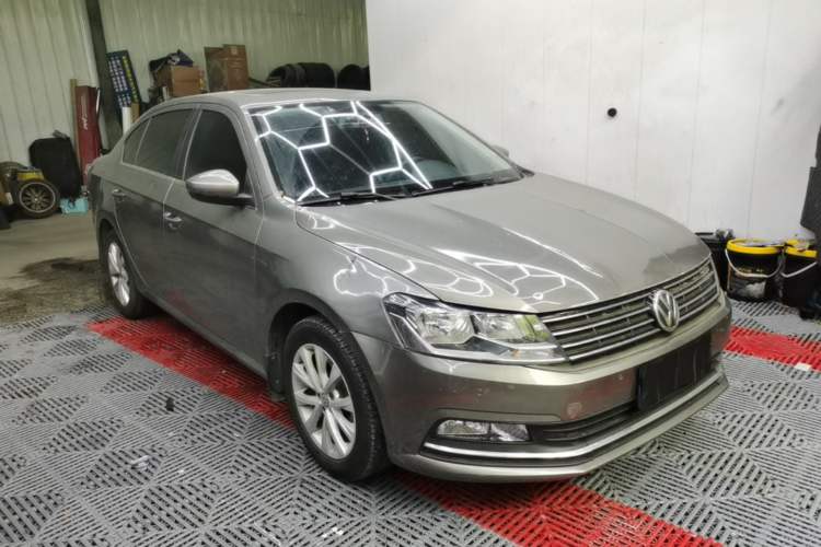 Used Volkswagen Lavida 2015 1.6L Automatic Comfort Edition Front Right 45 Deg