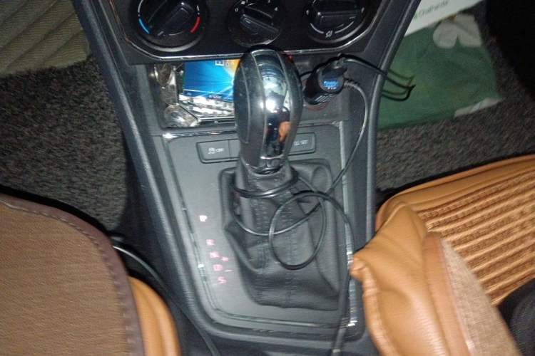 Used Volkswagen Lavida 2015 1.6L Automatic Comfort Edition Gear Lever