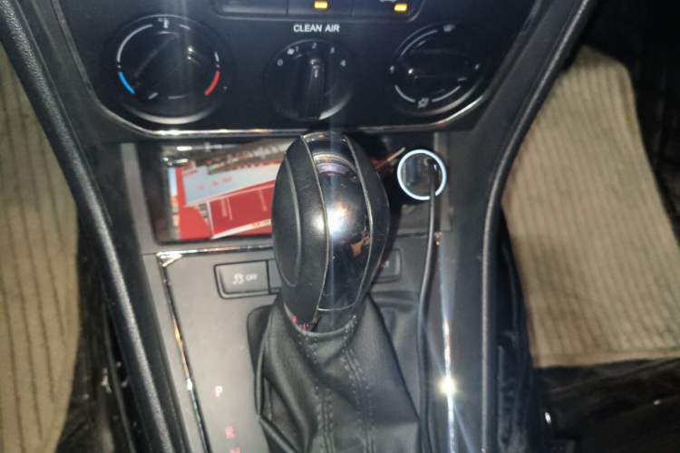 Used Volkswagen Lavida 2015 1.6L Automatic Comfort Edition Gear Lever