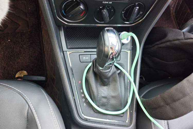 Used Volkswagen Lavida 2015 1.6L Automatic Comfort Edition Gear Lever