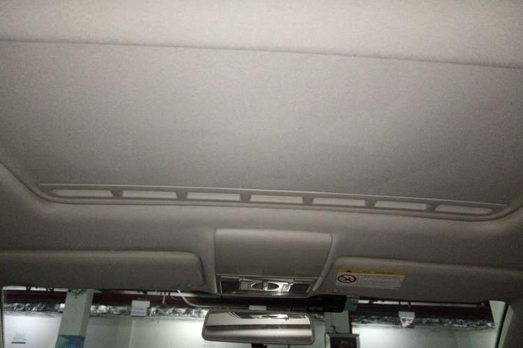 Used Volkswagen Lavida 2015 1.6L Automatic Comfort Edition Headliner