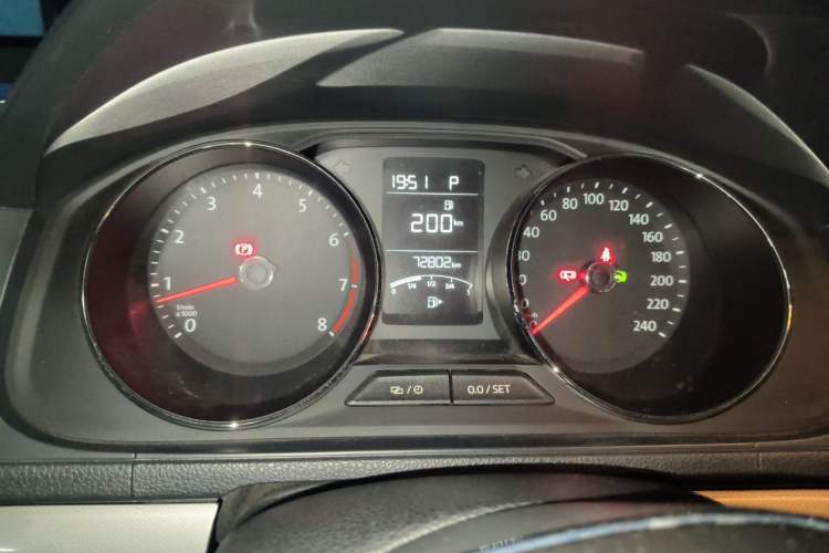 Used Volkswagen Lavida 2015 1.6L Automatic Comfort Edition Instrument Cluster