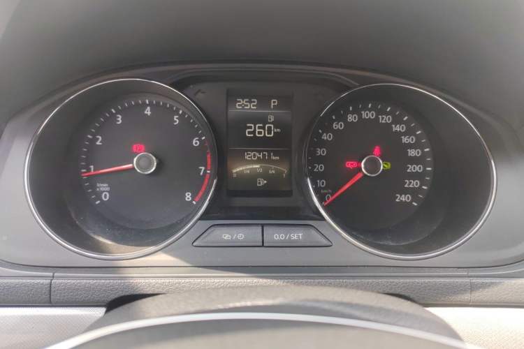 Used Volkswagen Lavida 2015 1.6L Automatic Comfort Edition Instrument Cluster
