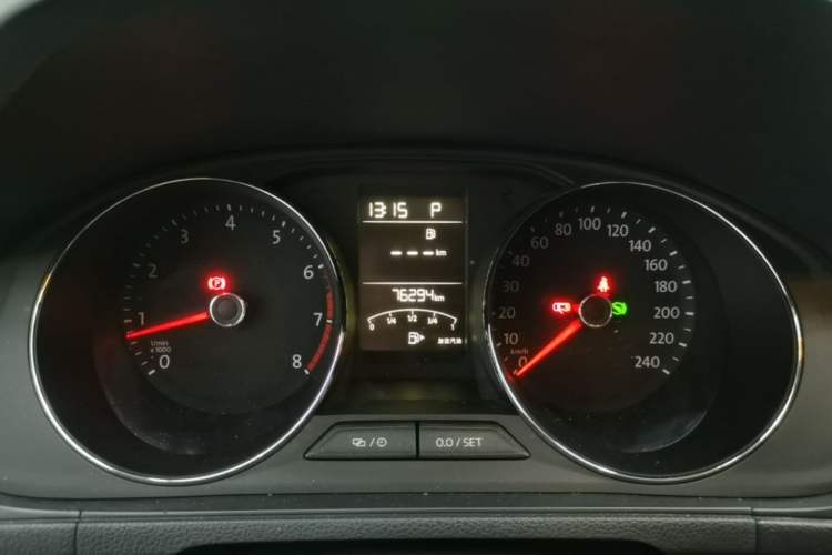 Used Volkswagen Lavida 2015 1.6L Automatic Comfort Edition Instrument Cluster