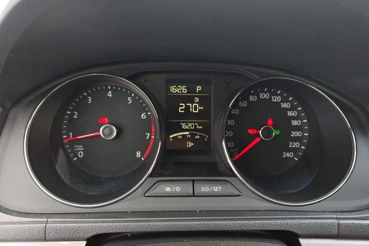 Used Volkswagen Lavida 2015 1.6L Automatic Comfort Edition Instrument Cluster