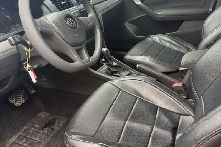 Used Volkswagen Lavida 2015 1.6L Automatic Fashion Edition Interior 2