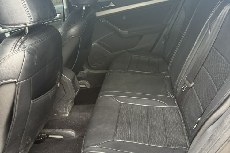 Used Volkswagen Lavida 2015 1.6L Automatic Fashion Edition Interior 3