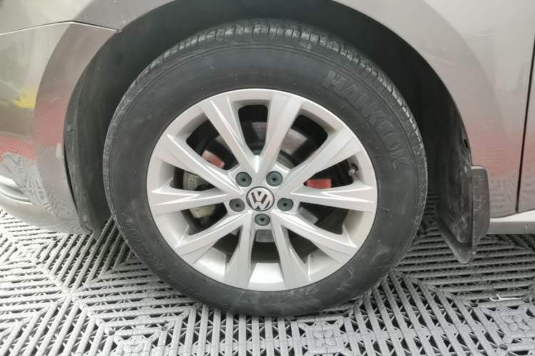 Used Volkswagen Lavida 2015 1.6L Automatic Comfort Edition Left Front Wheel Hub